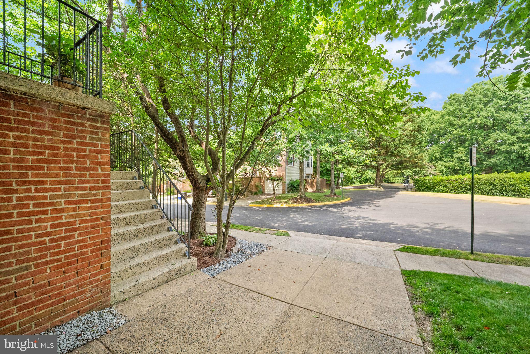 2807 Roesh Way Vienna, VA 22181 - Photo 6 of 51