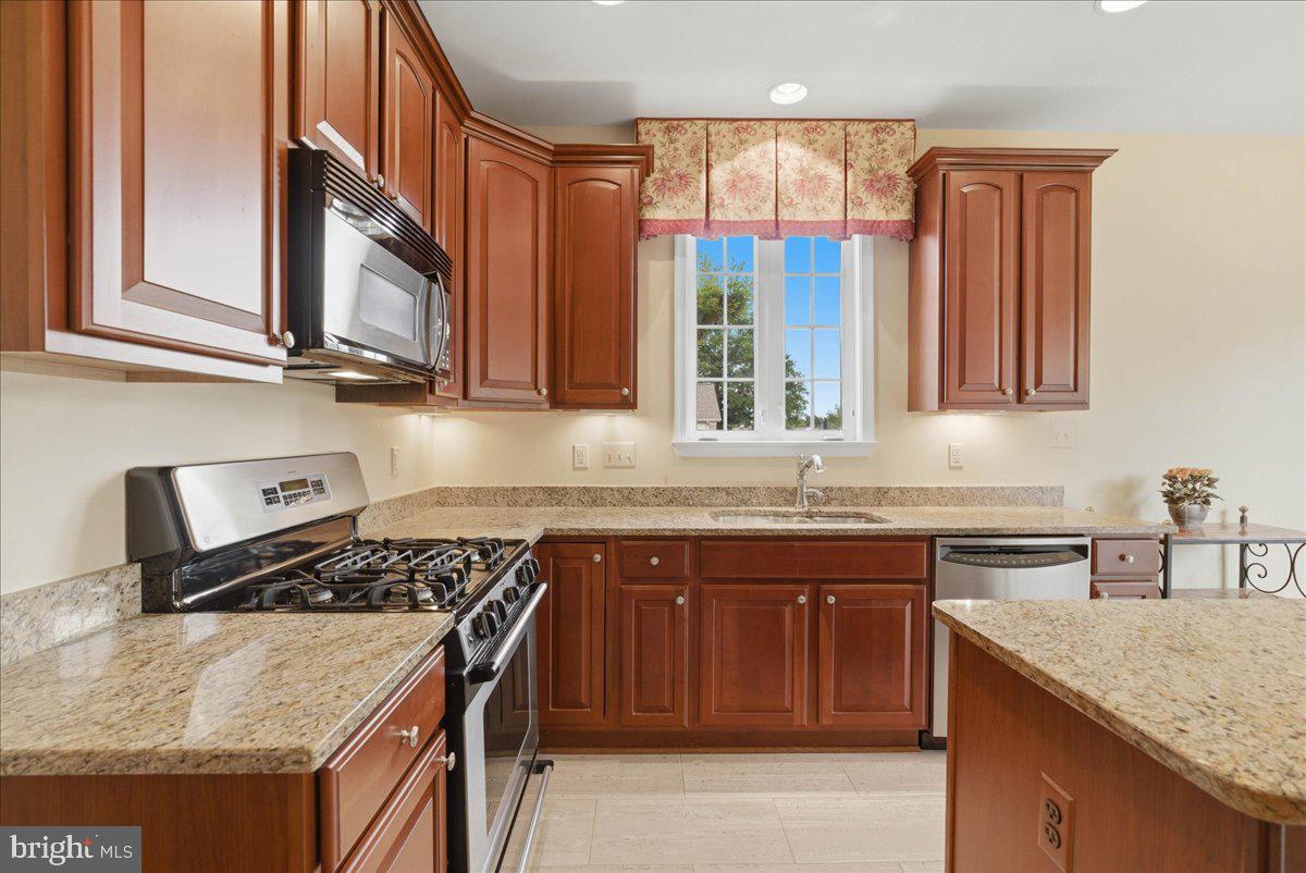 13452 Fieldstone Way Gainesville, VA 20155 - Photo 8 of 57
