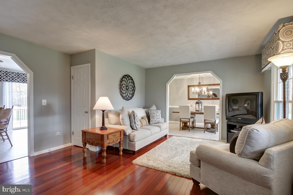 10300 Rogues Road Midland, VA 22728 - Photo 4 of 48 Gallery Image 4