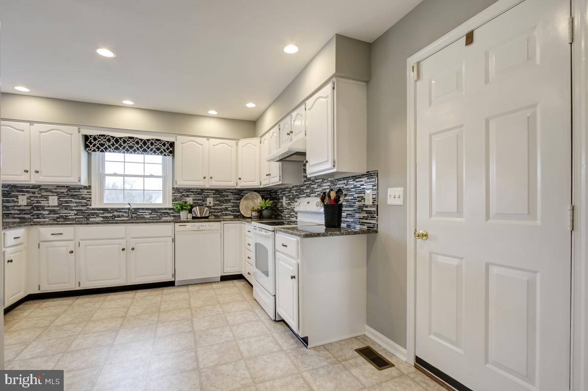 10300 Rogues Road Midland, VA 22728 - Photo 10 of 48 Gallery Image 10
