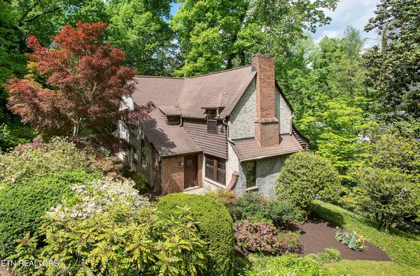 $824,000 | 702 Forest Hills Boulevard, Knoxville, TN 37919