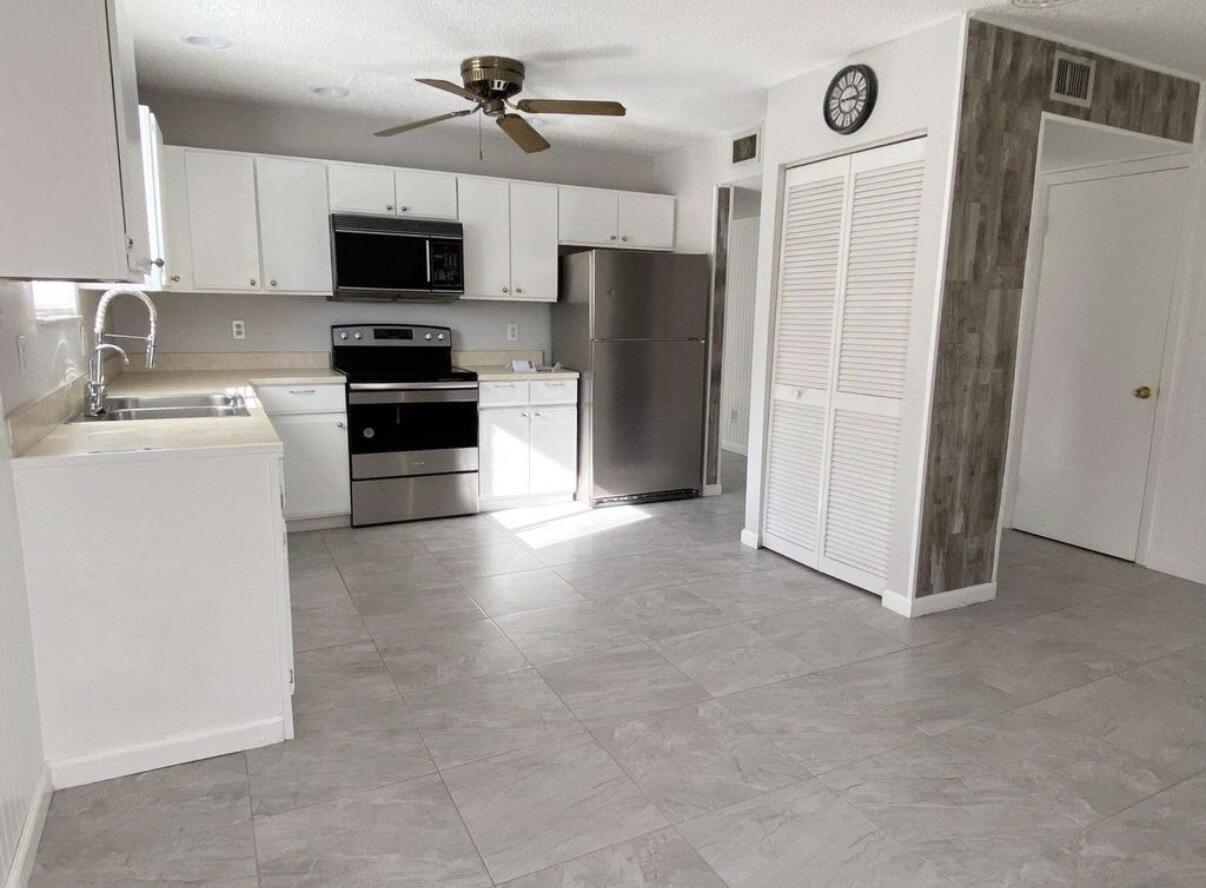 371 Maplecrest Circle Jupiter, FL 33458 - Photo 5 of 16 IMG_0836