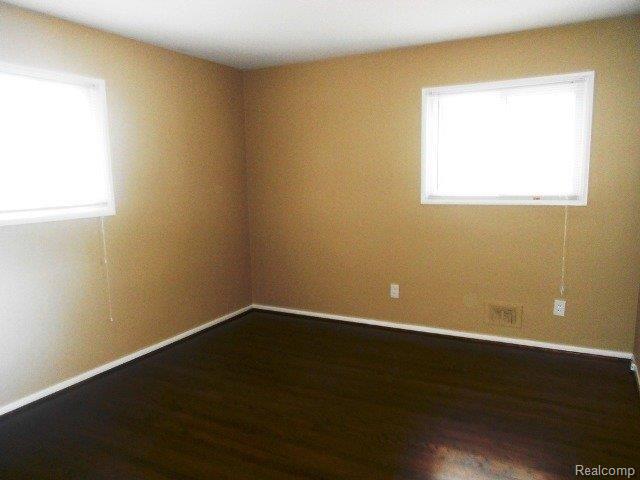 24525 Ridgecroft Avenue Eastpointe, MI 48021 - Photo 9 of 25 10-17-2011 025