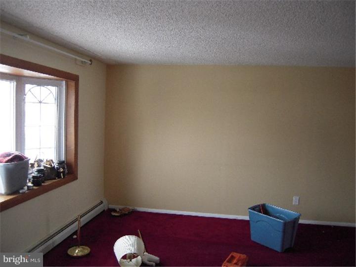 3267 Byberry Road Philadelphia, PA 19154 - Photo 2 of 12 Living Room