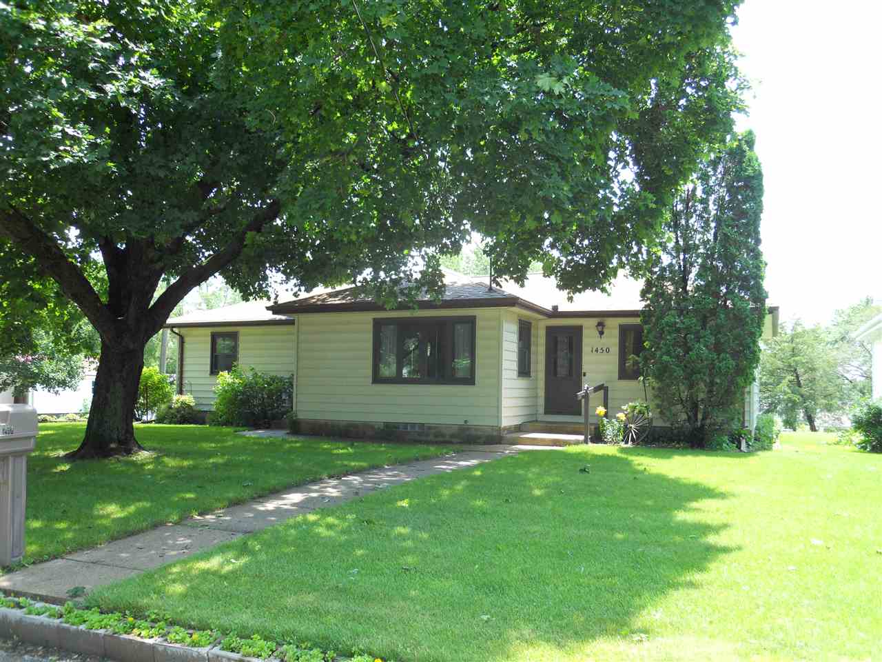 1450 Ruth Street Waterloo, IA 50707 - Photo 1 of 16 Gallery Image 1
