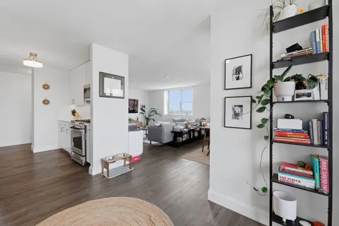 $325,000 | 6040 Boulevard East, Unit 10H, West New York, NJ 07093