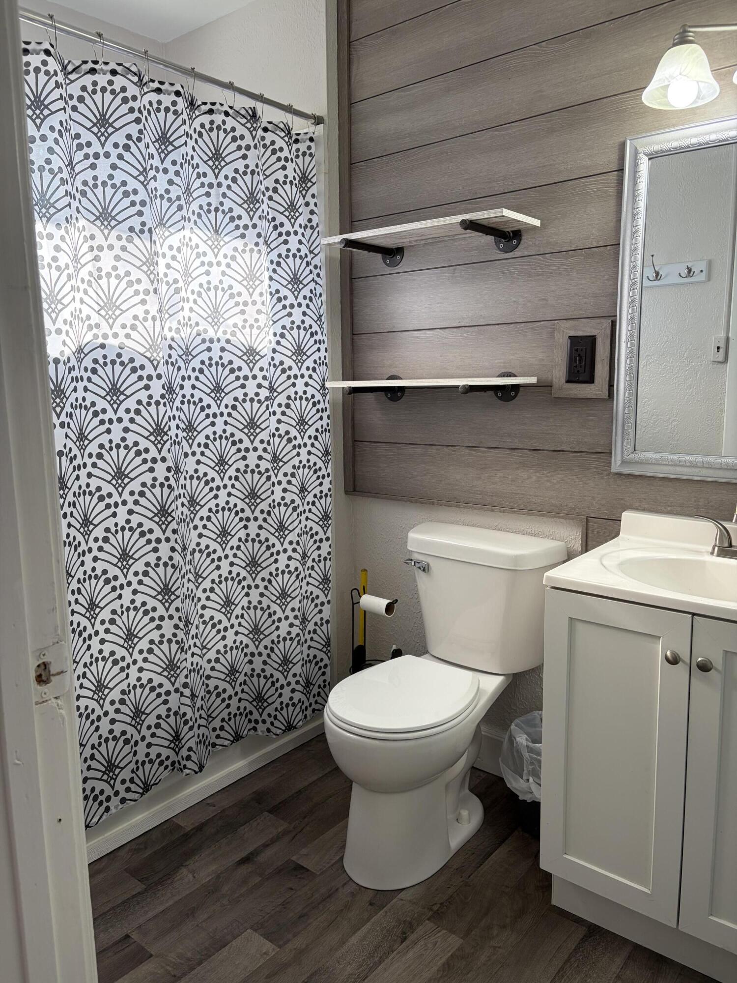 825 Smith Street Stevens Point, WI 54481 - Photo 21 of 32 Bathroom