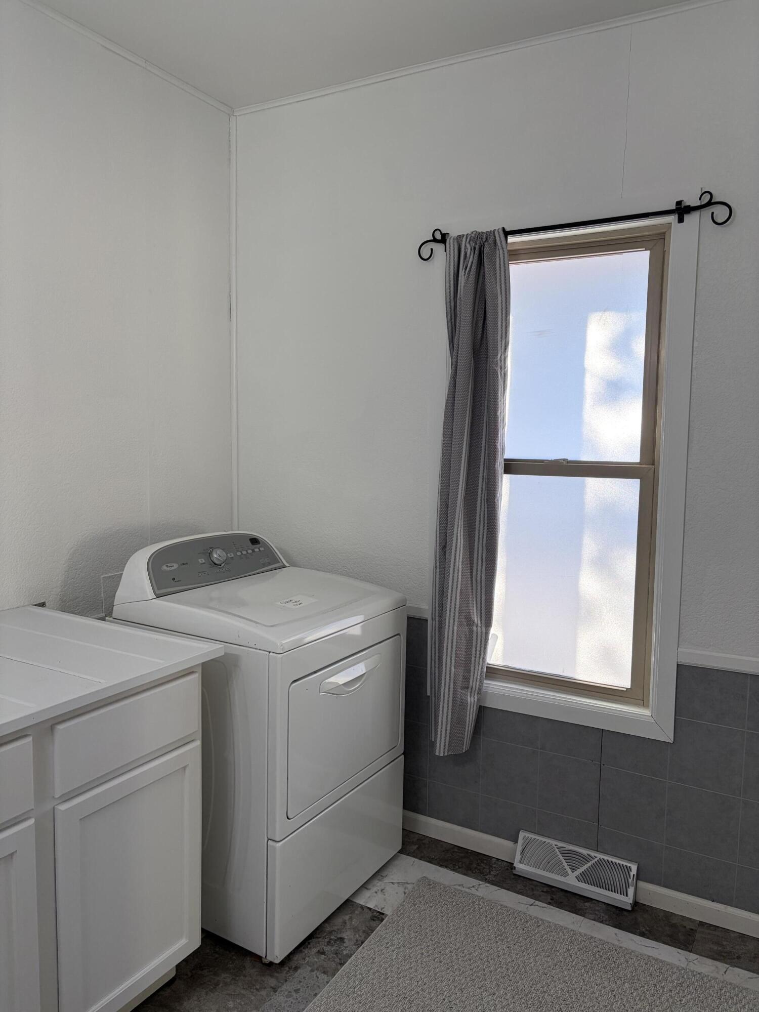 825 Smith Street Stevens Point, WI 54481 - Photo 23 of 32 Laundry / Half Bath