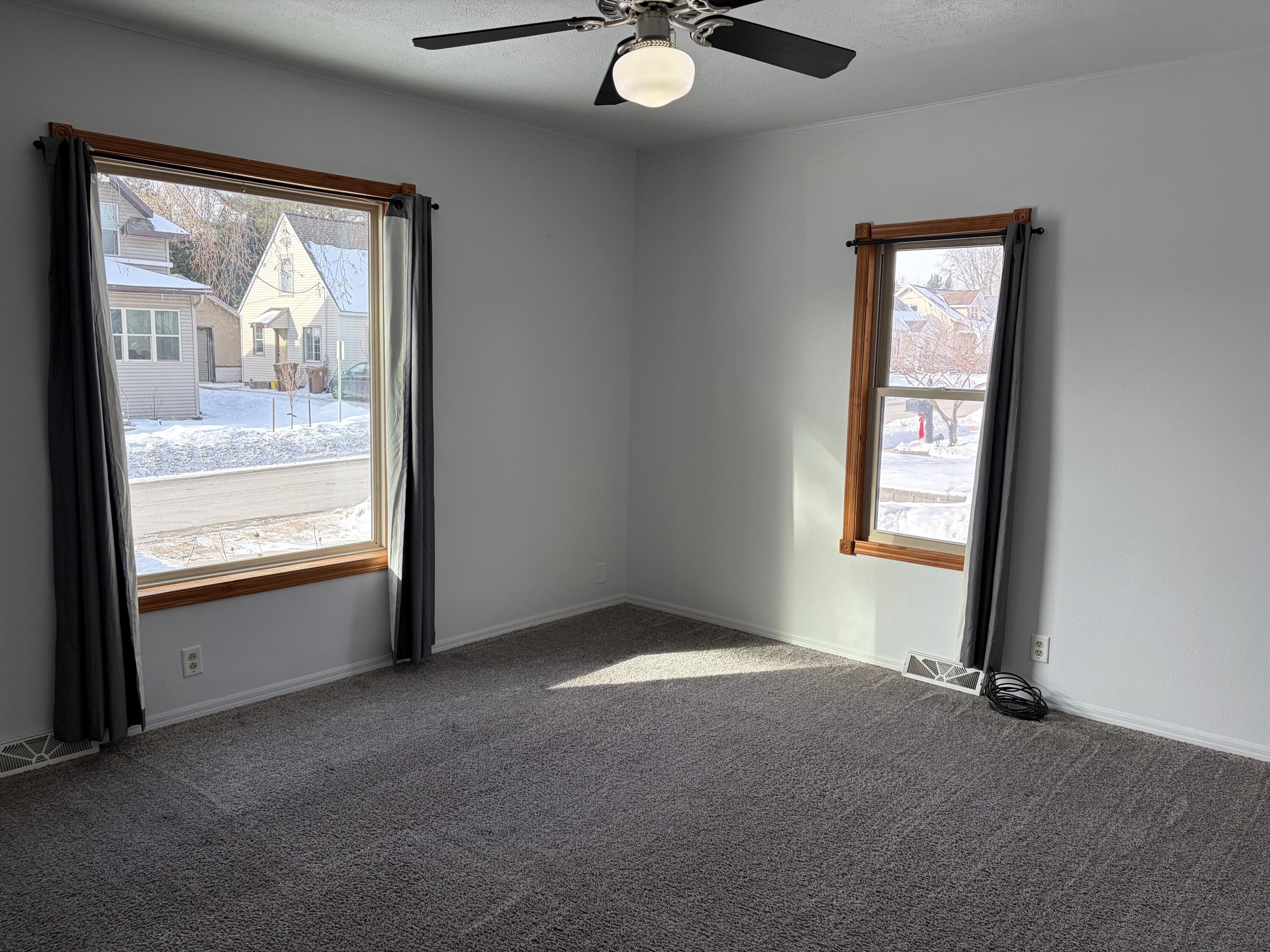 825 Smith Street Stevens Point, WI 54481 - Photo 6 of 32 Livingroom