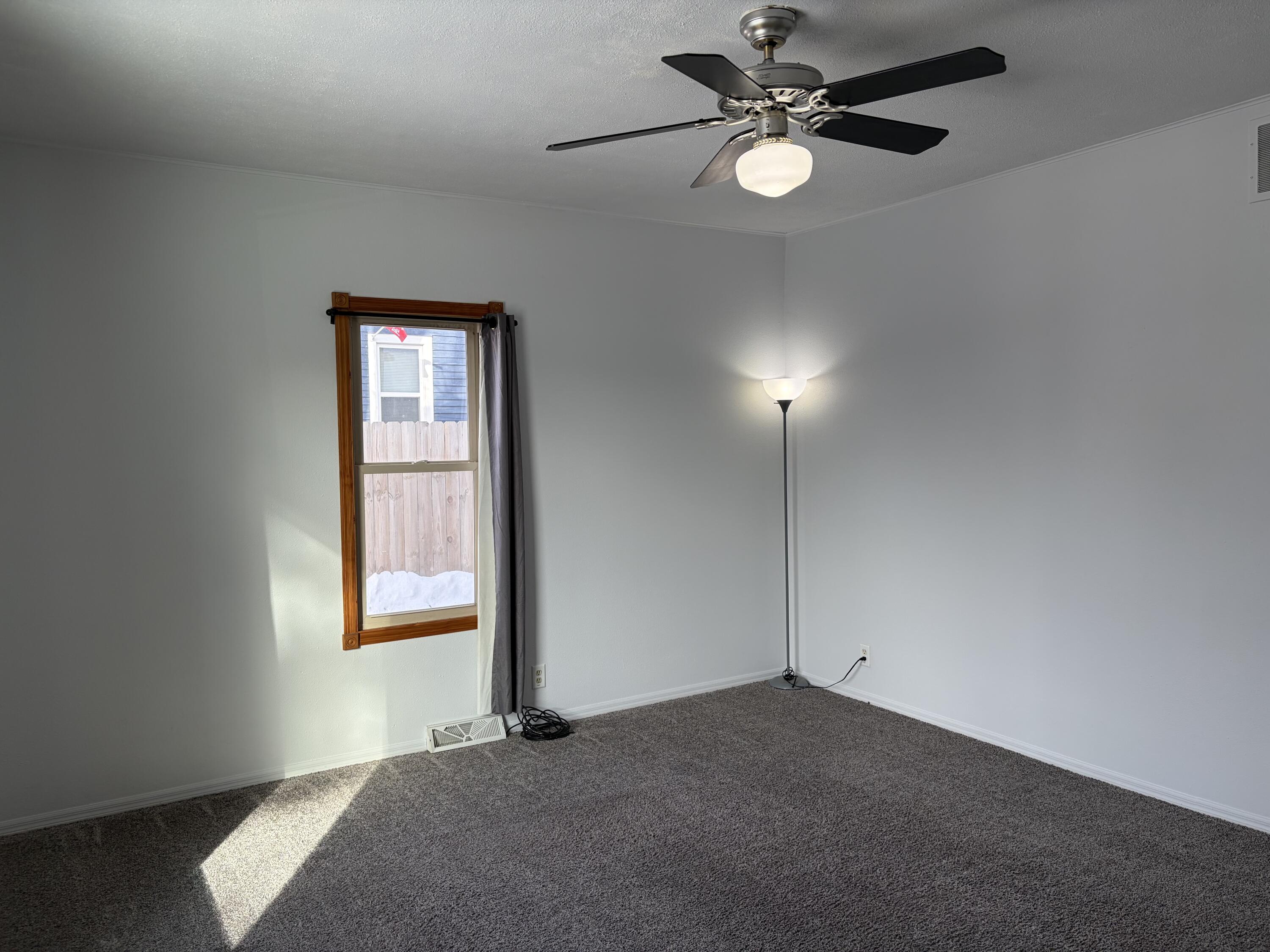 825 Smith Street Stevens Point, WI 54481 - Photo 7 of 32 Livingroom