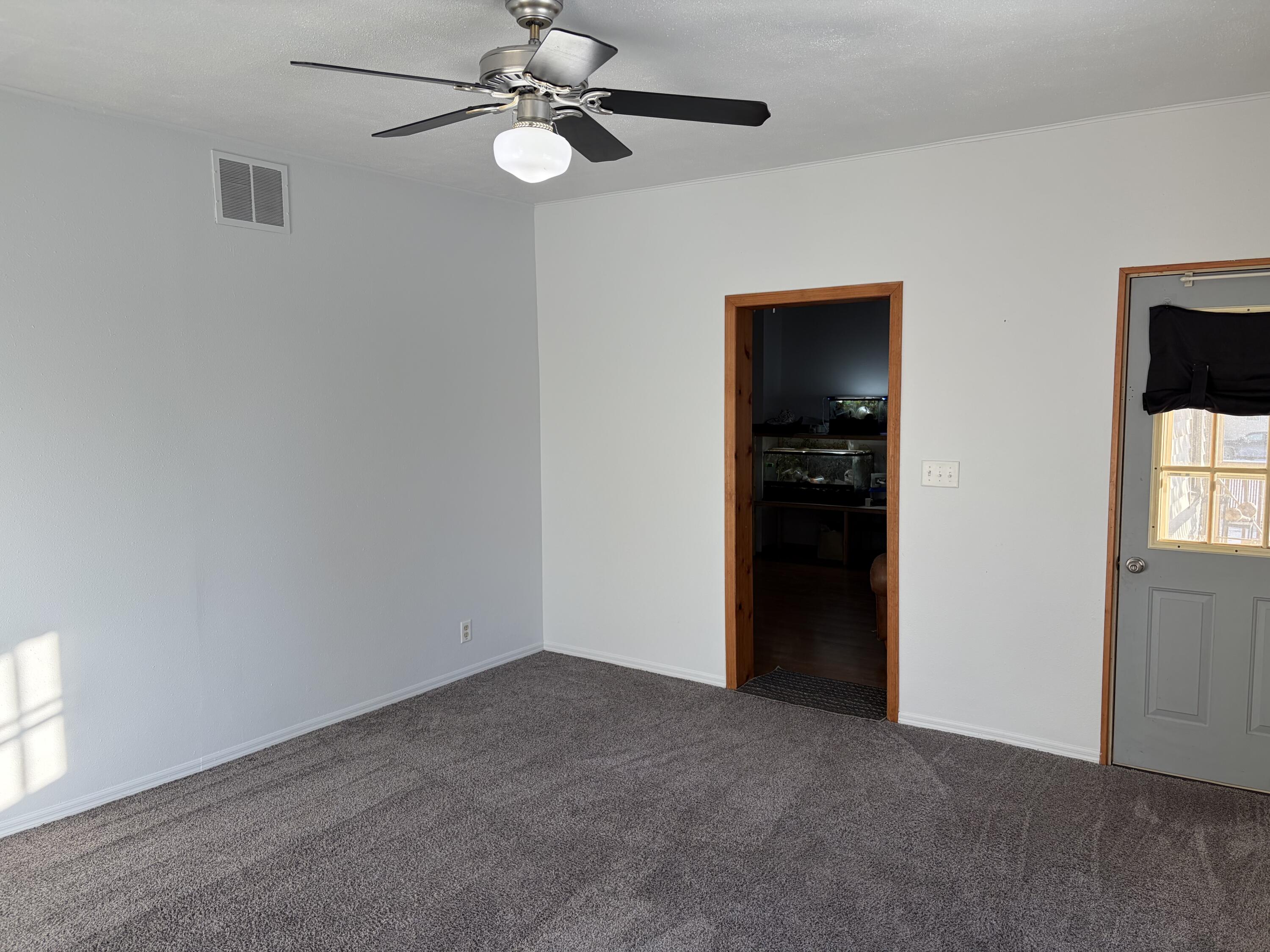 825 Smith Street Stevens Point, WI 54481 - Photo 8 of 32 Livingroom