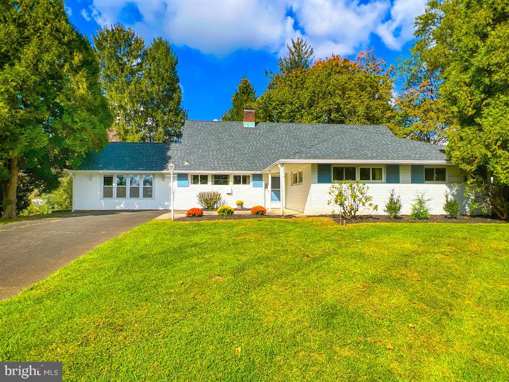 37 Full Turn Road Levittown, PA 19056 - Photo 35 of 38 a front view of a house with a garden