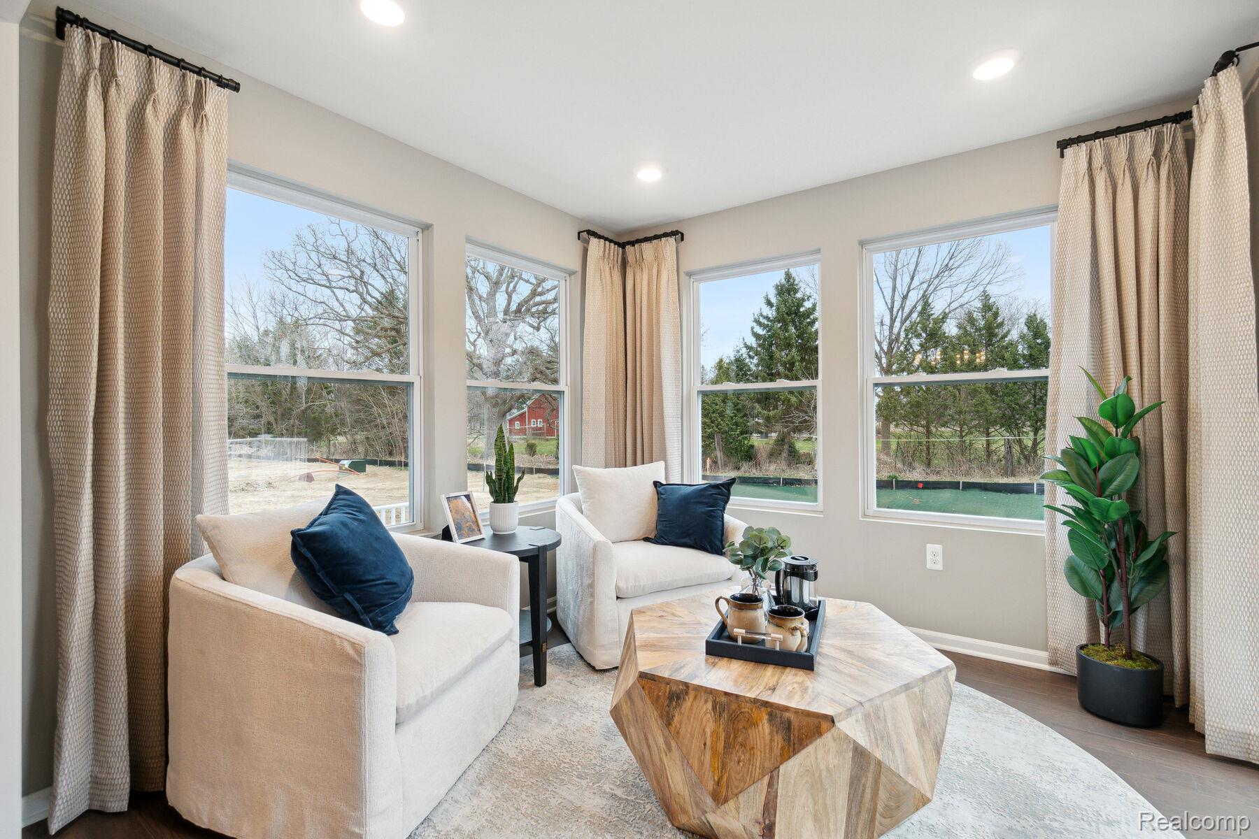 4124 Sedgeview Circle Howell, MI 48855 - Photo 12 of 22 11 Morning Room.jpg