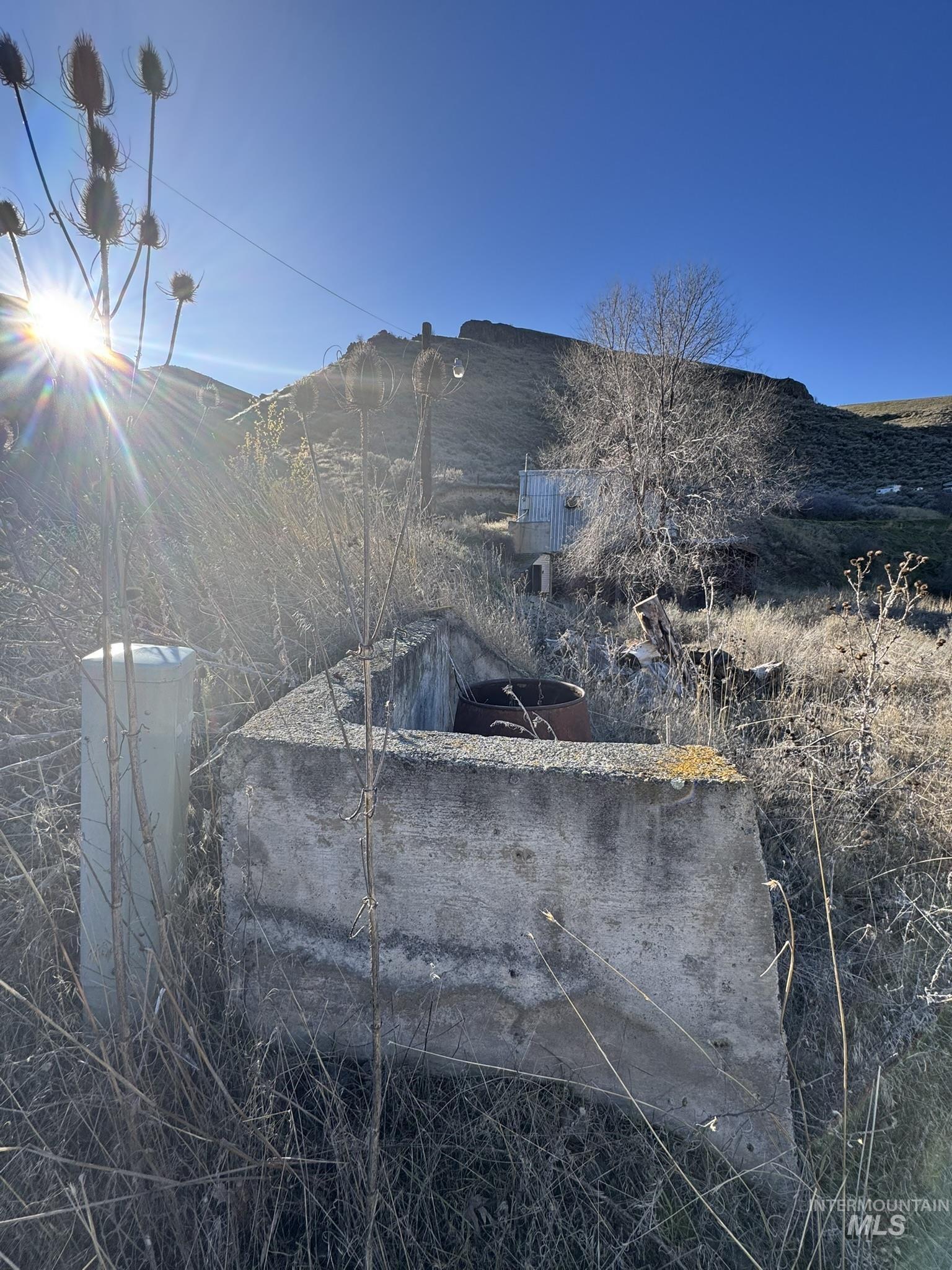 8047 Asotin Creek Road Asotin, WA 99402 - Photo 22 of 36 Exterior view of a mountain backdrop
