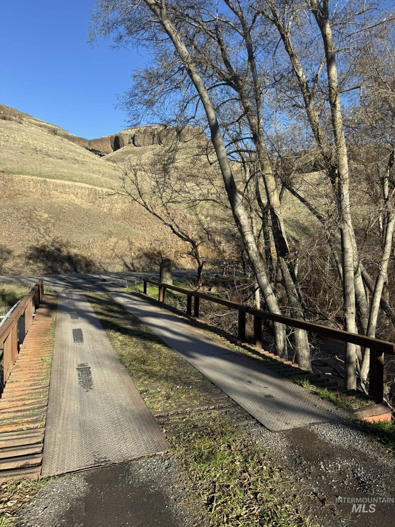 8047 Asotin Creek Road Asotin, WA 99402 - Photo 7 of 36 View of road