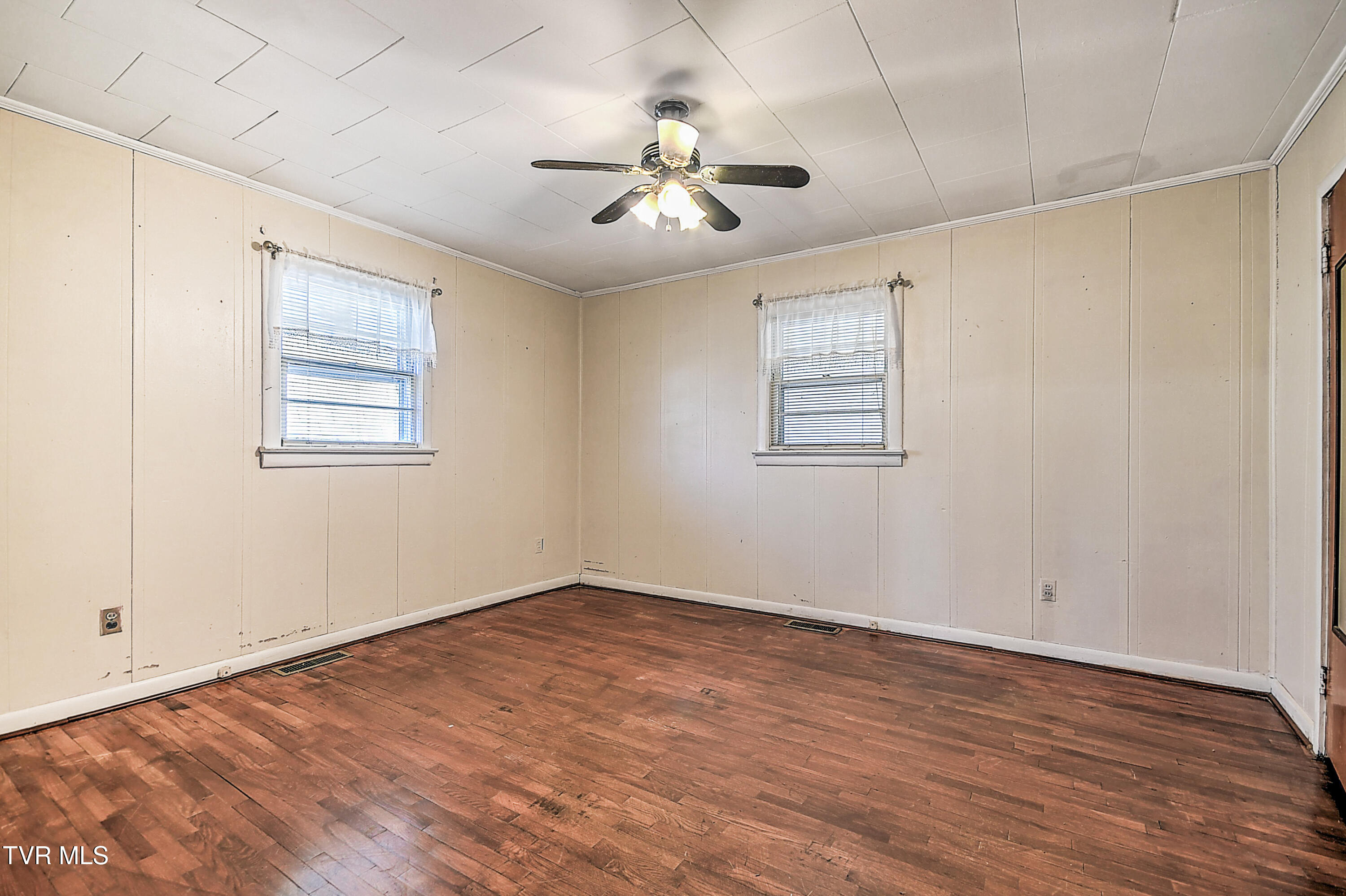 239 Valley Pike Road Bristol, TN 37620 - Photo 18 of 26 239 Valley Pike RA-21