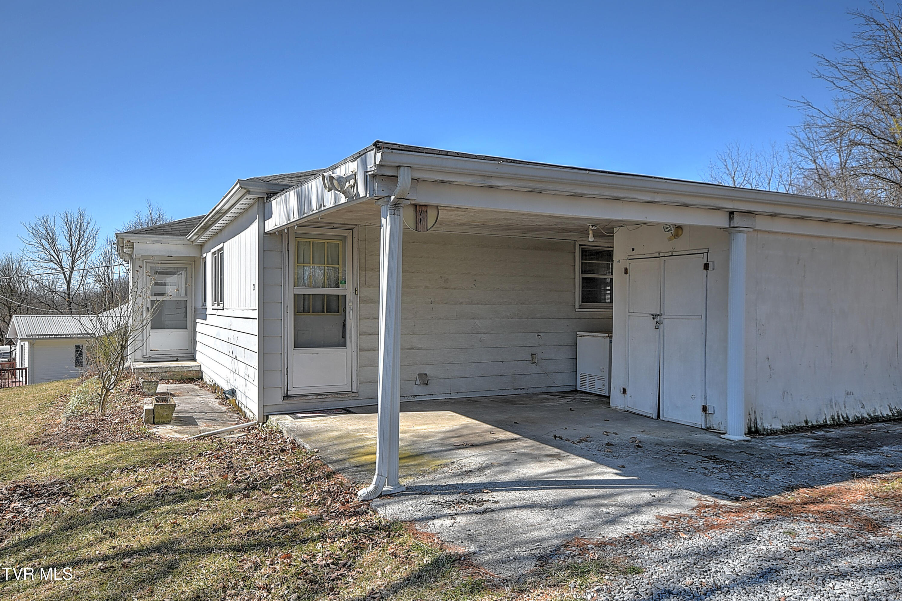 239 Valley Pike Road Bristol, TN 37620 - Photo 3 of 26 239 Valley Pike RA-5
