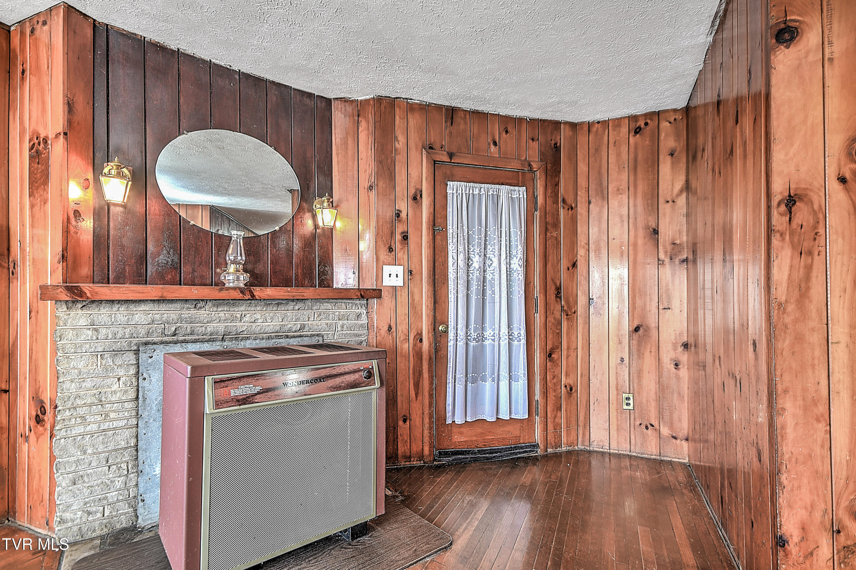 239 Valley Pike Road Bristol, TN 37620 - Photo 6 of 26 239 Valley Pike RA-16