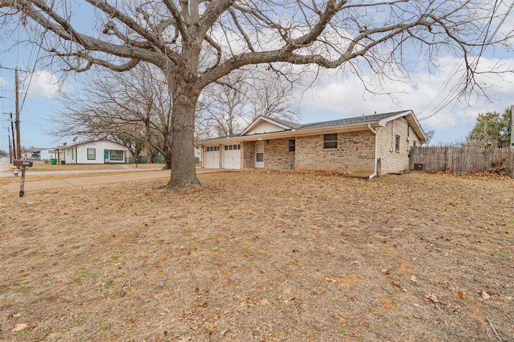 1211 Cage Street Stephenville, TX 76401 - Photo 2 of 18