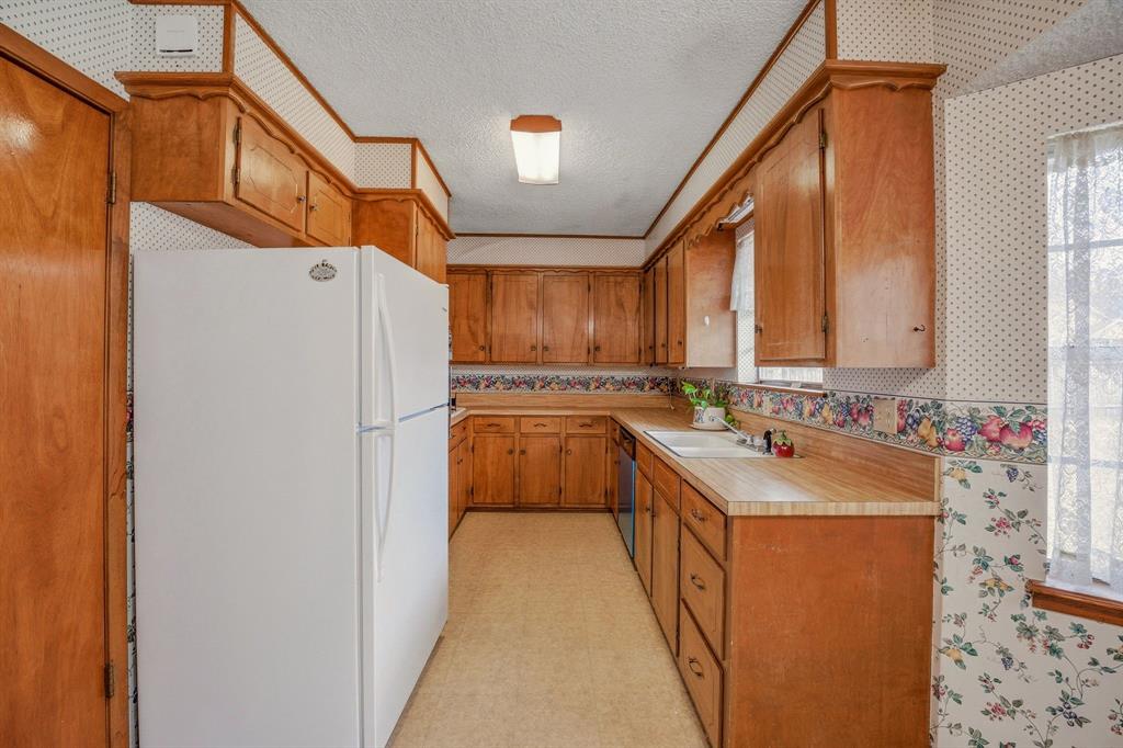 1211 Cage Street Stephenville, TX 76401 - Photo 7 of 18