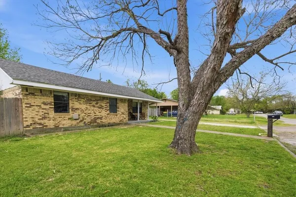 $235,575 | 120 Mary Alice Drive, Valley Mills, TX 76689