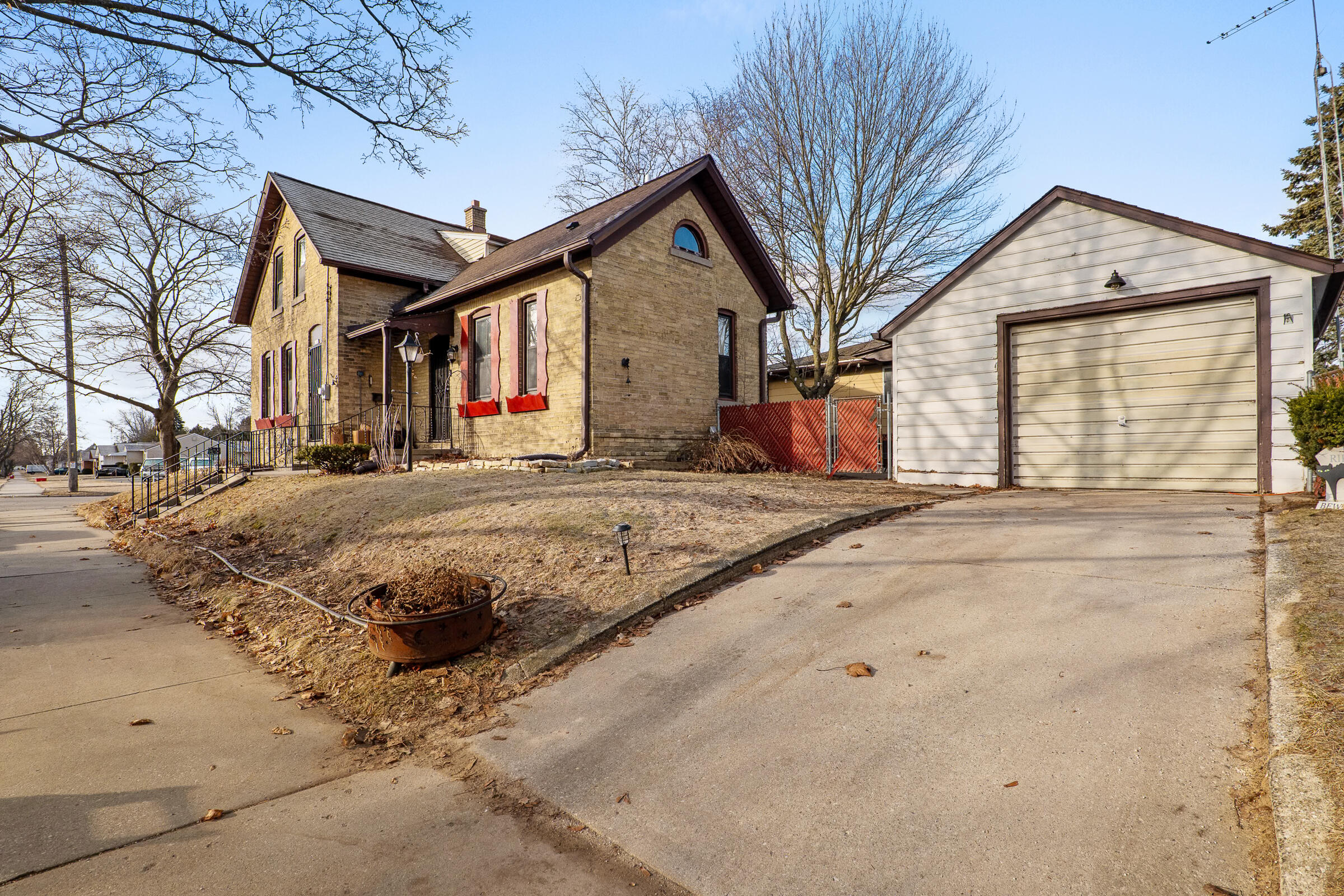1144 South 25th Street Manitowoc, WI 54220 - Photo 22 of 26 Garage