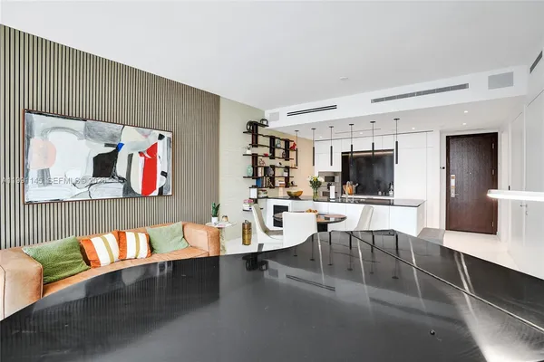 $9,000 | 300 Biscayne Blvd Way, Unit 2106W, Miami, FL 33131