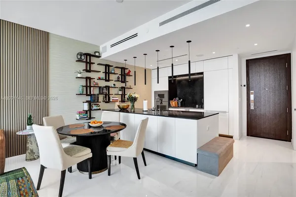 $9,000 | 300 Biscayne Blvd Way, Unit 2106W, Miami, FL 33131