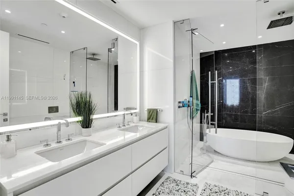 $9,000 | 300 Biscayne Blvd Way, Unit 2106W, Miami, FL 33131