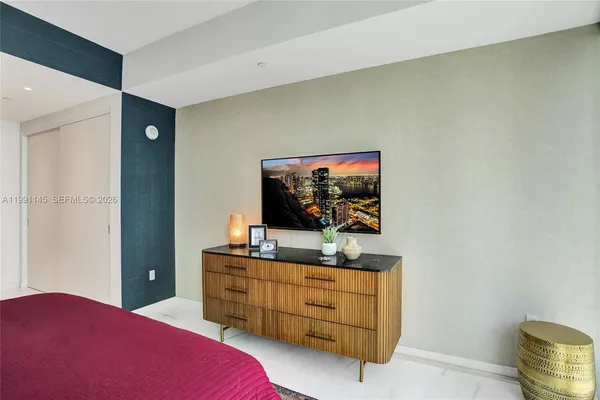 $9,000 | 300 Biscayne Blvd Way, Unit 2106W, Miami, FL 33131