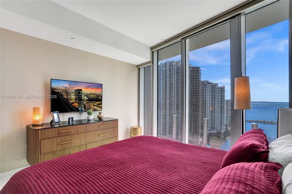 $9,000 | 300 Biscayne Blvd Way, Unit 2106W, Miami, FL 33131