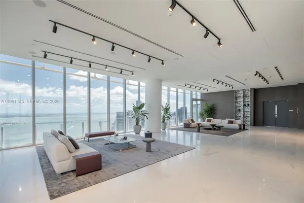 $9,000 | 300 Biscayne Blvd Way, Unit 2106W, Miami, FL 33131