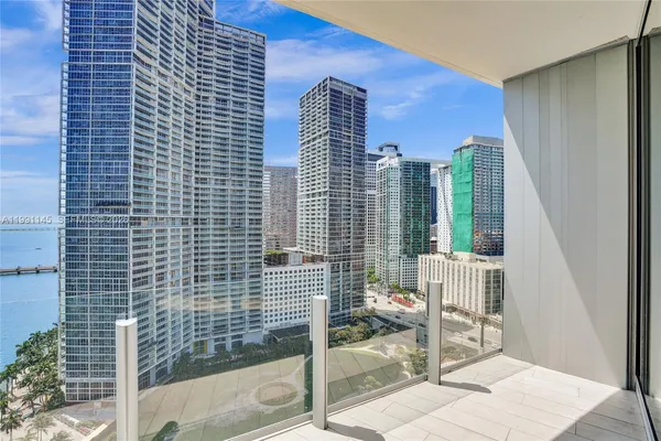 $9,000 | 300 Biscayne Blvd Way, Unit 2106W, Miami, FL 33131