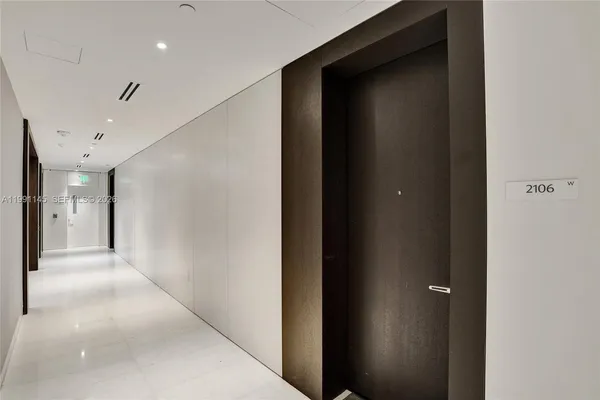 $9,000 | 300 Biscayne Blvd Way, Unit 2106W, Miami, FL 33131