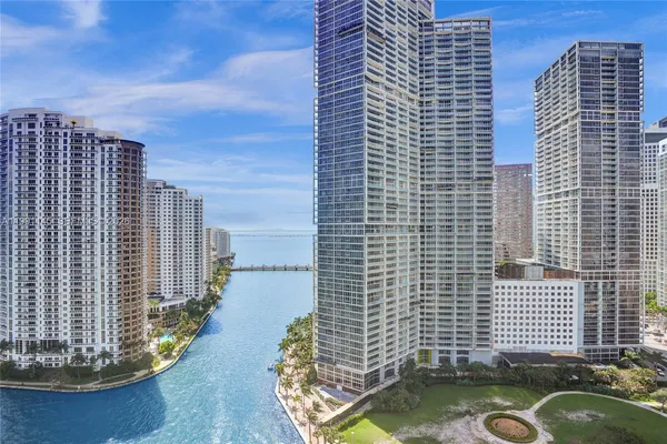$9,000 | 300 Biscayne Blvd Way, Unit 2106W, Miami, FL 33131