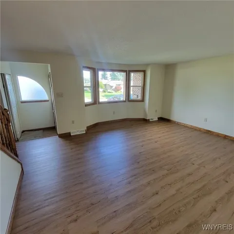 $419,900 | 4 Lordan Drive, Cheektowaga, NY 14227