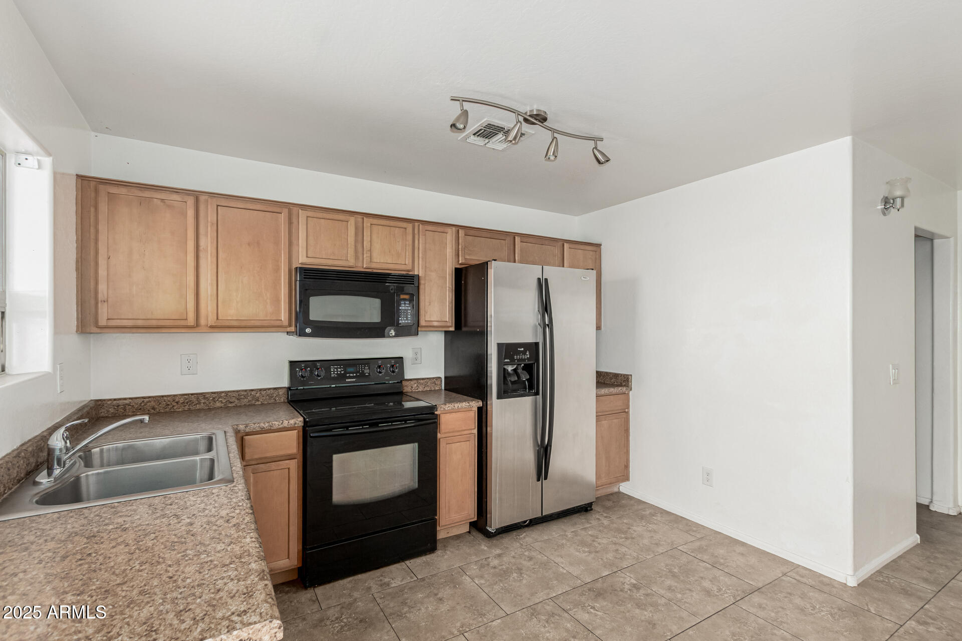 7596 West Charter Oak Road Peoria, AZ 85381 - Photo 10 of 29 a kitchen with stainless steel appliances granite countertop a refrigerator stove and sink
