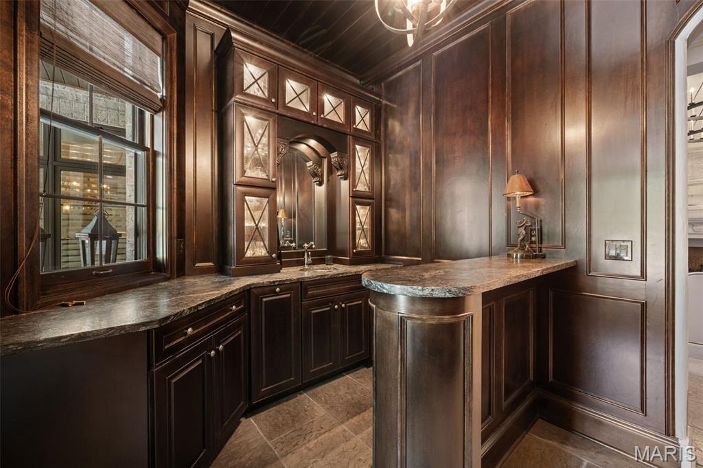 10144 Winding Ridge Road Ladue, MO 63124 - Photo 11 of 69