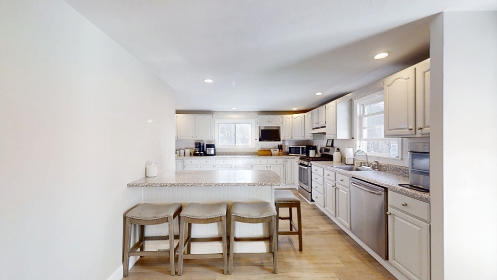 4 Richardson Street Hudson, MA 01749 - Photo 11 of 42