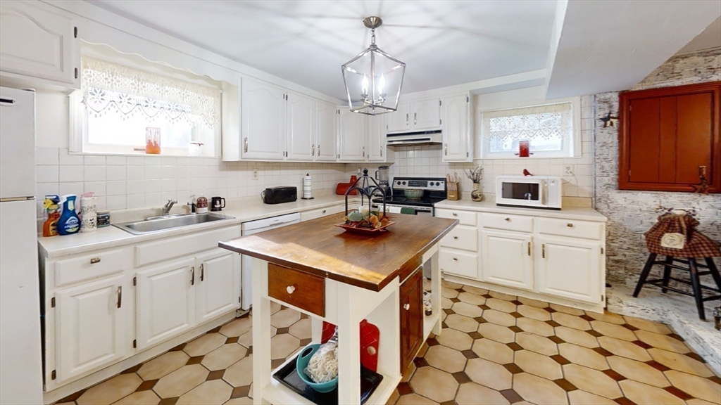 4 Richardson Street Hudson, MA 01749 - Photo 31 of 42