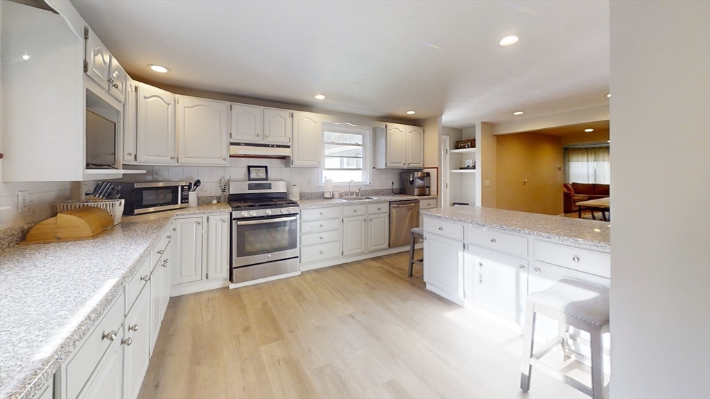 4 Richardson Street Hudson, MA 01749 - Photo 10 of 42