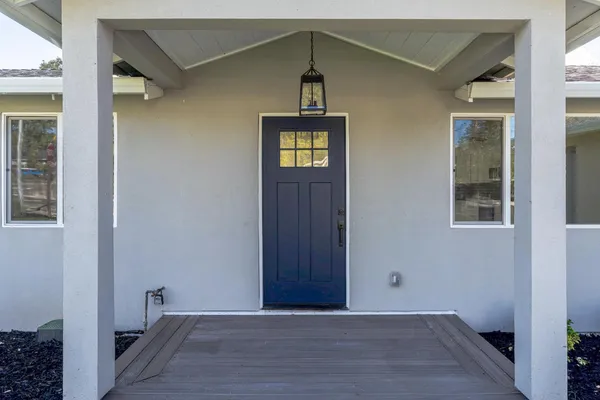 a view of an entryway of the house