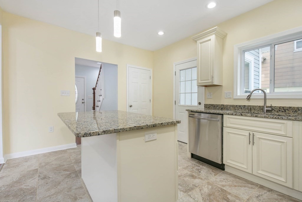 615 Sunderland Road Worcester, MA 01604 - Photo 10 of 32 Gallery Image 10