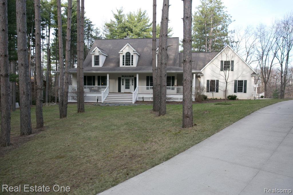 8641 Chambers Road Pinckney, MI 48169 - Photo 1 of 59 4Y0A9192.jpg