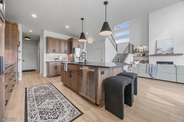 $919,900 | 951 50th Avenue West, West Fargo, ND 58078