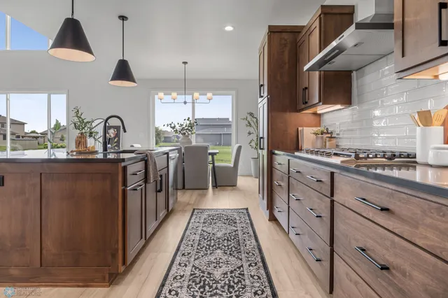 $919,900 | 951 50th Avenue West, West Fargo, ND 58078