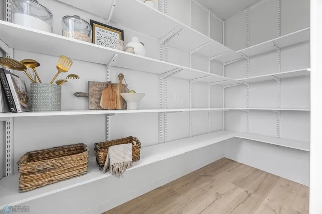 $919,900 | 951 50th Avenue West, West Fargo, ND 58078