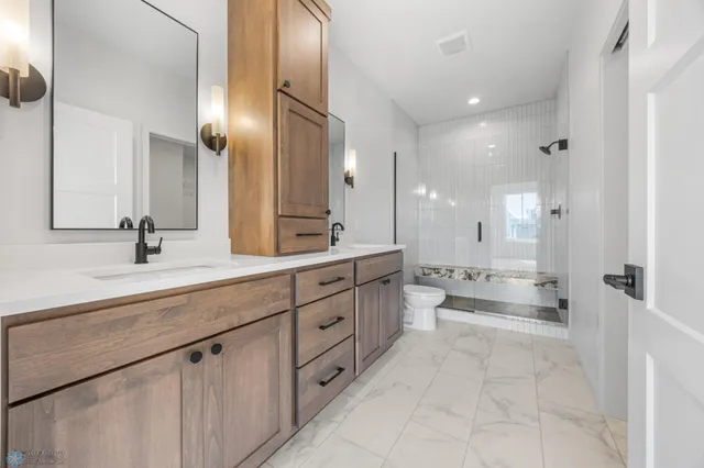 $919,900 | 951 50th Avenue West, West Fargo, ND 58078