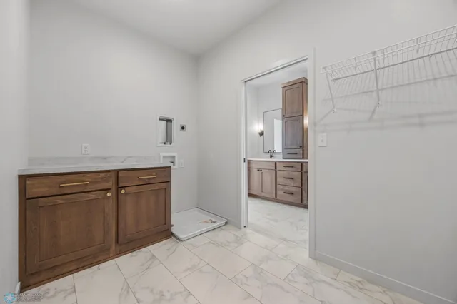 $919,900 | 951 50th Avenue West, West Fargo, ND 58078