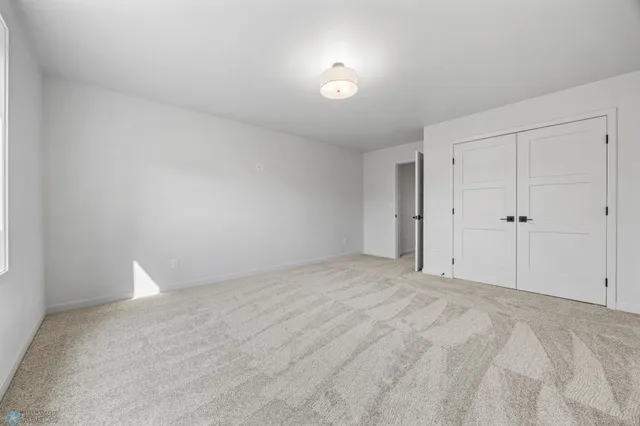 $919,900 | 951 50th Avenue West, West Fargo, ND 58078